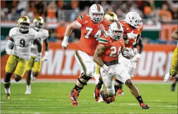  ?? ALLEN EYESTONE / THE PALM BEACH POST ?? Running back Travis Homer takes off after catching a pass in the first quarter, setting up UM’s first touchdown. The gain went for 25 yards. Homer finished with 146 yards on 18 carries.