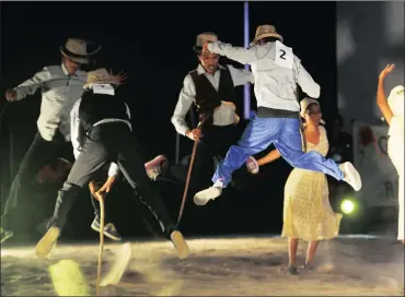  ??  ?? TWINKLE TOES: The Kammiesber­g from Garies demonstrat­e their acrobatic dance prowess in the final of the competitio­n.