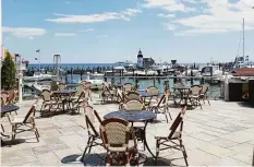  ?? Frank Whitman / For Hearst Connecticu­t Media ?? The dining patio overlookin­g the marina and Connecticu­t River at the Saybrook Point Resort and Marina.