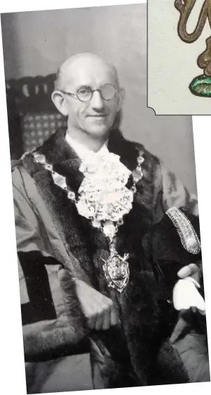  ??  ?? Below: The First Mayor of Tipton Councillor A.F. Welch, wearing the chain and badge