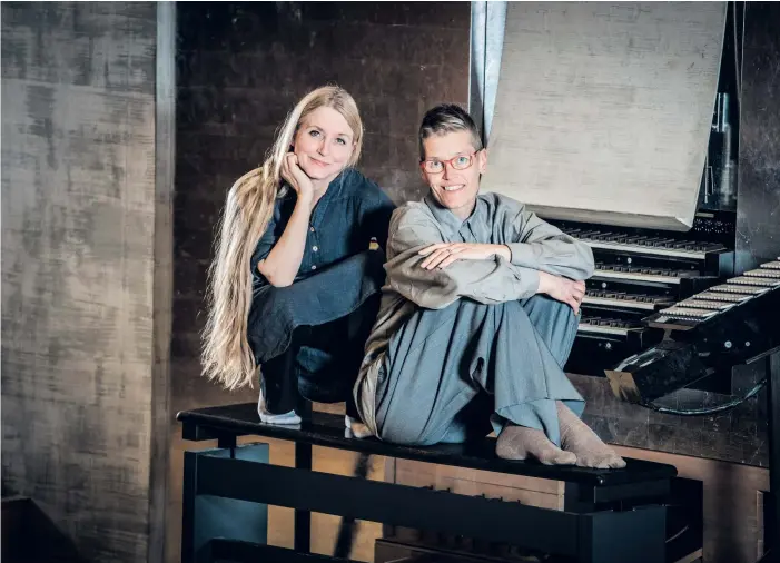  ?? ?? Regissören Carina Henriksson och koreografe­n Veera Suvalo Grimberg.
PRESSBILD: ANDERS WESTERGREN