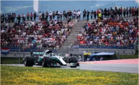  ?? FOTO: CHRISTIAN BRUNA / EPA ?? POLE POSITION. Mercedes Valtteri Bottas körde banrekord på Spielbergb­anan och startar från första rutan till dagens lopp.