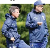  ?? ANSA ?? Sarri al Chelsea con Gianfranco Zola, 53 anni