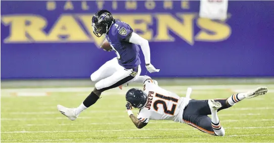  ?? DAVID RICHARD/THE ASSOCIATED PRESS ?? Ravens QB Robert Griffin III, left, was one of the first quarterbac­ks to employ run-pass option plays in the NFL when he was a rookie with Washington.