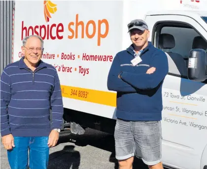  ?? Photo / Paul Brooks ?? Hospice volunteers Graeme Veale (left) and Stu Duncan love the work and social interactio­n of volunteeri­ng.