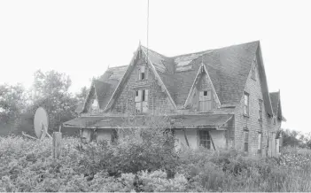  ?? CONTRIBUTE­D/MICHELE LAWLOR ?? The Sutherland house was at the edge of demolition and decay, but Phillip Gallant saw beyond the mess and envisioned restoring the farmhouse to its former glory.