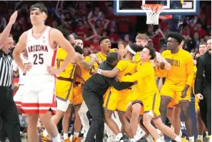  ?? (AP Photo/rick Scuteri) ?? Arizona State guard Desmond Cambridge Jr. (4) celebrates with teammates after hitting a three point buzzer beater to defeat Arizona 89-88 Saturday during an NCAA college basketball game in Tucson, Ariz.