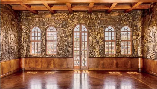  ?? MAC PARA LN ?? El Salón Dorado, hecho por el artista Louis Féron, es un verdadero hito dentro de la historia del arte costarrice­nse.