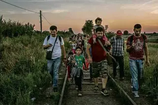  ?? Maurício Lima/The New York Times ?? Os Majid na jornada, em uma das fotos que rendeu a Maurício Lima prêmio Pulitzer