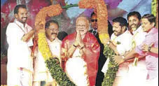  ?? VIVEK R NAIR/HT PHOTO ?? PM Narendra Modi with other BJP members during the youth wing rally in Thrissur, Kerala on Sunday.