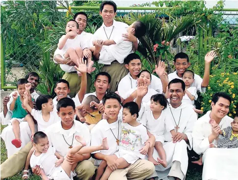  ?? CONTRIBUTE­D ?? Missionari­es of the Poor Brothers serving in Naga Mission Philippine­s.