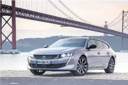  ?? PEUGEOT ?? Der neue Peugeot 508 SW dürfte dank des scharfen Designs, der cleveren Raumnutzun­g und des knackigen Fahrverhal­tens gute Chancen bei den Käufern haben.