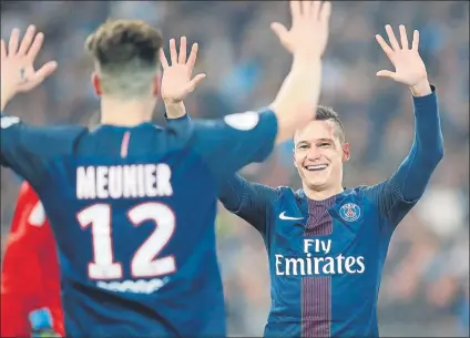  ?? FOTO: EFE ?? Meunier regaló el 0-4 a Draxler tras una gran internada por la banda derecha Kurzawa también destacó en la izquierda