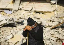  ?? REUTERS ?? A MAN sits next to a wall amid the rubble of the family’s house, which was destroyed in a deadly Israeli strike in Rafah, Gaza Strip, Jan. 9.