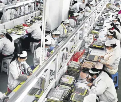  ?? XINHUA ?? Una fábrica de componente­s electrónic­os en China.