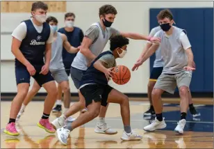  ?? Photo by Michelle Menard ?? The Burrillvil­le boys basketball team returned to the Broncodome for the first time in over nine months Monday night to begin preparatio­n for the upcoming Division II campaign.