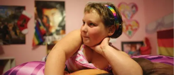  ?? RENÉ JOHNSTON/TORONTO STAR ?? Danielle Sheridan, 8, poses in her new pink bedroom. Born as a boy, below right, she identifies as female and has chosen to live as a girl. Her peers and parents have been supportive.