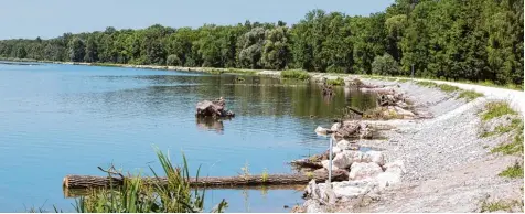  ?? Foto: Christina Bleier, LEW ?? Mit Mitteln aus der Leader Förderung soll ab diesem Jahr die Donau zwischen Neu Ulm und Höchstädt besser zugänglich und besser erlebbar werden. Einen Schwerpunk­t des Projekts bildet die Verlegung des Donauradwe­gs, wie hier an der Staustufe bei Günzburg.