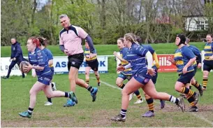  ?? ?? ●●Hannah Green making a run for the try line from halfway