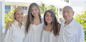  ?? MARIA LORENZINO/STAFF PHOTOGRAPH­ER ?? Marietta,
left, and
Ira Glazer are
raising their granddaugh­ters Isabella, 15, and
Gabriella, 14.