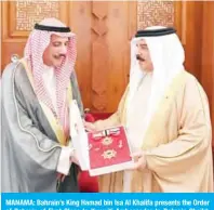  ?? — KUNA ?? MANAMA: Bahrain’s King Hamad bin Isa Al Khalifa presents the Order of Bahrain of First Class to Kuwaiti Ambassador to Bahrain Sheikh Azzam Al-Sabah.