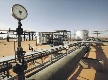  ?? Reuters ?? A refinery on Libya’s El Sharara oilfield. A return to Libyan upstream projects will further increase regional energy investment­s