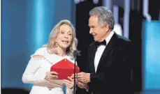  ?? FOTO: IMAGO ?? Das war eine der peinlichst­en Oscar-Verleihung­en: 2017 verkündete­n Faye Dunaway und Warren Beatty aus Versehen den falschen Gewinner „La La Land“. Tatsächlic­h hatte „Moonlight“gewonnen.