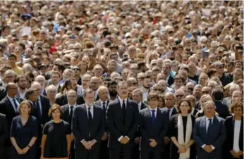  ?? FRANCISCO SECO/THE ASSOCIATED PRESS ?? King Felipe of Spain, centre and Prime Minister Mariano Rajoy, centre left, and Catalonia regional President Carles Puigdemont, centre right, join in observing a minute of silence for terrorist attack victims in Las Ramblas.