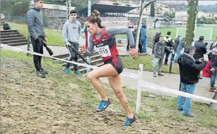  ?? FOTO: MIREYA LÓPEZ ?? Majida Maayouf lideró al BM Bilbao en el Campeonato de Euskadi de cross corto disputado ayer en el circuito de Ellakuri de Llodio