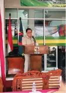  ?? MASPION FOR JAWA POS ?? BERI SEMANGAT: Presiden Direktur Maspion Group Alim Markus membuka secara langsung Maspion Bazar Gerai UMKM KUD Citra Ponggok Baru, Blitar.