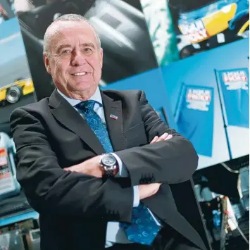  ?? Foto: Alexander Kaya ?? Liqui Moly ist seine Sucht, sagt Ernst Prost. Einst gründete er die Ulmer Öl Firma und leitet sie bis heute. Mit 60 Jahren denkt er nicht daran aufzuhören.