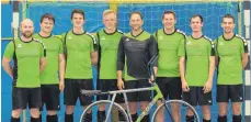  ?? FOTO: VEREIN ?? Die Bundesliga-5er-Radballer vom RV Immergrün Ailingen ist das Team des Jahres 2017. Michael Brugger, Pascal Salomon, Markus Lang, Matthias Blab, Norbert Schiegg, Marcel Braunger, Manuel Maier und Marco Braunger (von links).