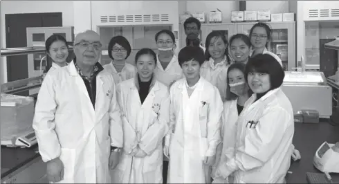  ?? PHOTOS PROVIDED TO CHINA DAILY ?? Yaacov Ben-David and his research team in Guiyang. The biologist says he’s glad to have built an internatio­nal-level laboratory.