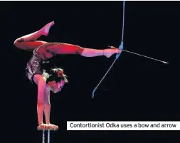  ??  ?? Contortion­ist Odka uses a bow and arrow