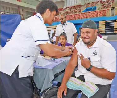  ?? Photo: DEPTFO news ?? Vaccinatio­n at the FMF Gymnasium, Laucala Bay.