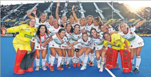 ??  ?? HISTÓRICO. Las RedSticks buscan ante Irlanda la primera final de la historia del hockey femenino español en un Mundial.