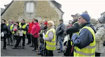  ??  ?? Sécurité oblige, les gilets fluo sont de mise