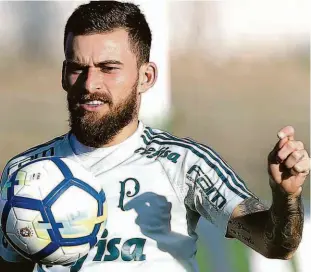  ?? Cesar Greco - 4.mai.18/ag. Palmeiras/divulgação ?? O meia Lucas Lima tem melhorado seu rendimento desde a chegada de Felipão; camisa 20 participa de quase todos os jogos do time no Brasileiro