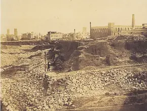  ??  ?? c. 1855 Demolició de les muralles de Barcelona FRANCK