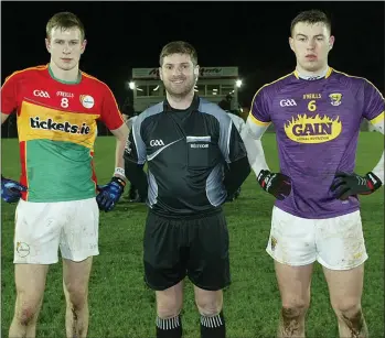  ??  ?? Rival captains Ian Atkinson (Carlow) and Naomhan Rossiter (Wexford) with referee Chris Dwyer who caused confusion near the end when he didn’t allow the winners to bring on a sixth substitute.