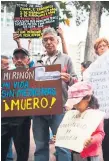  ??  ?? CARACAS. Personas protestaro­n por medicinas en Venezuela.