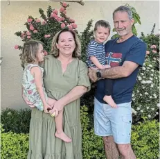  ?? ?? HOMEWARD BOUND: Gqeberha couple Ilse and Adam Young, with their threeyear-old twins Isabella and Duncan, were among the 38 South Africans evacuated from Khartoum on Monday