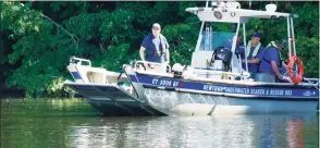  ?? Peter Yankowski / Hearst Connecticu­t Media Group ?? New Milford, Newtown and Brookfield authoritie­s search the Housatonic downstream of the Bleachery Dam Thursday for two fishers who went missing Wednesday.