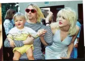  ??  ?? Frances Bean Cobain, a sinistra nella campagna primavera-estate 2017 di Marc Jacobs. Sopra: a sinistra, è con Micko Larkin (30), chitarrist­a che lavora con Courtney Love (pare che tra Frances e Micko ci sia un flirt); a destra, da bambina in una...