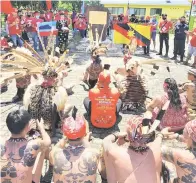  ?? ?? BUDAYA BORNEO: Dayak Sarawak di Batu Sumpah Keningau.