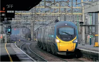  ?? Graham Nuttall ?? RIGHT: An unidentifi­ed Avanti West Coast Class
390 Pendolino rushes south, exactly to time, through Nuneaton with the 1M07, the 06.30 Glasgow Central High Level to London Euston on January 19, 2022.