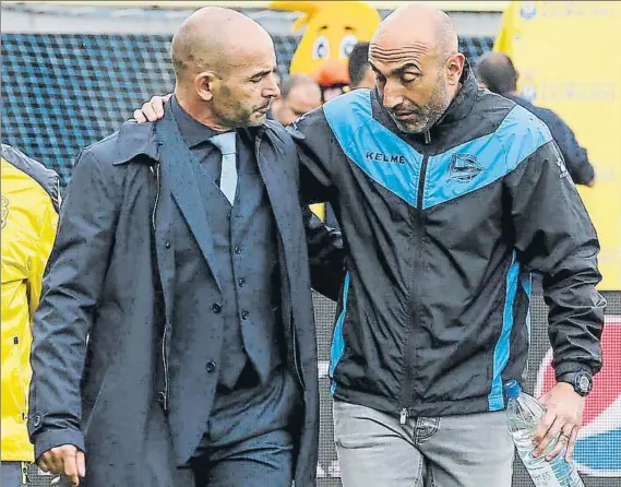  ?? FOTO: EFE ?? Entre colegas Abelardo charla con Paco Jémez en el partido contra el Las Palmas disputado este pasado domingo que acabó con una goleada de los vitorianos