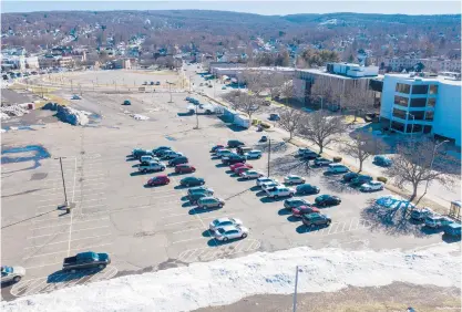  ?? MARKMIRKO/HARTFORD COURANT ?? A south-facing view of the Main Street parking lot, across the courthouse and police department in downtown Bristol, under developmen­t to become an apartment complex with 90 units, along with a restaurant and other small businesses on the ground floor.