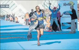  ??  ?? John Mwangangi fijó en Valencia el récord en suelo español, 2h06’13”, que hoy puede caer