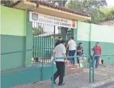  ?? ?? Los padres de alumnos de la escuela Luis Caminos expresaron que varias aulas no cuentan con acondicion­adores de aire.